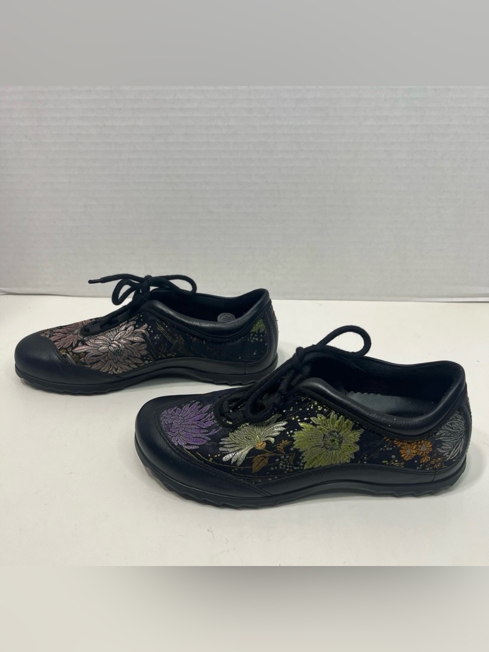 ECCO floral Embroidered sneakers EU size 36 or US size 5-5.5